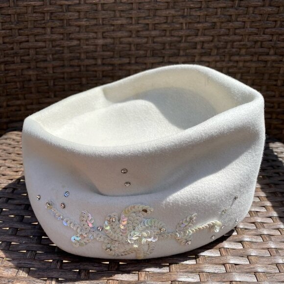 VINTAGE Gene Doris New York White Pillbox Style Hat with Sequins Size 22 - Picture 8 of 9